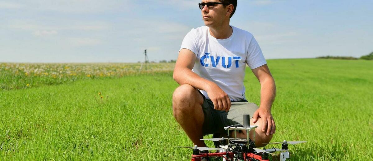 Vývojáři dronů z FEL ČVUT sestrojili dron, který dokáže rychle hledat radioaktivní zdroje